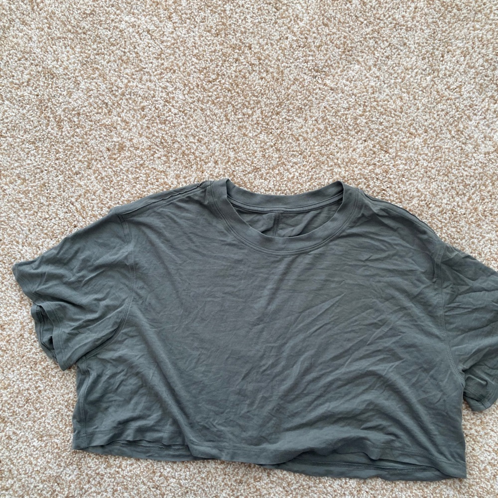 Lululemon Cropped Tee.